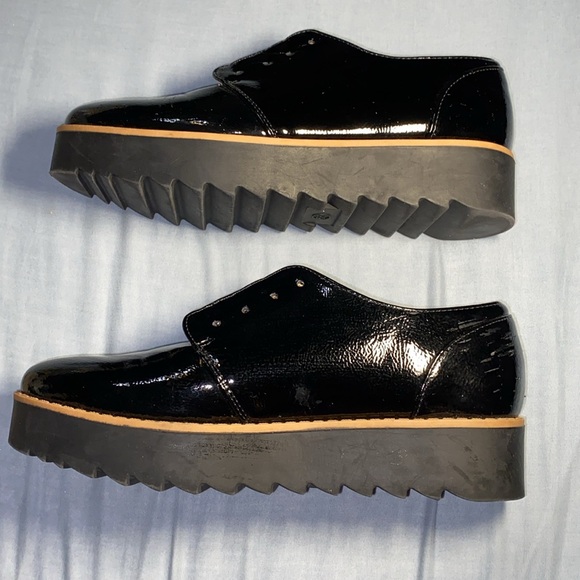 Chinese Laundry platform loafer in shiny black patent size 5.5 No laces included - Picture 2 of 6